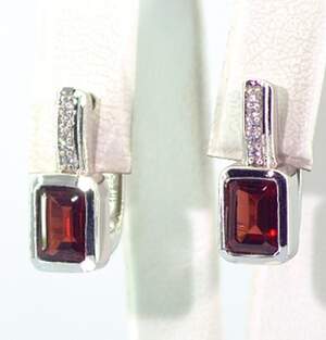 Серебряные серьги 925 пробы 4,23 г с мозамбикскими Гранатами и цирконами 2,61 карат