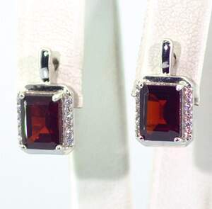 Серебряные серьги 925 пробы 3,96 г с мозамбикскими Гранатами и цирконами 3,72 карат Серебряные серьги 925 пробы 3,96 г с мозамбикскими Гранатами и цирконами 3,72 карат