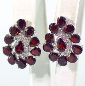 Серебряные серьги 925 пробы 8,29 г с мозамбикскими Гранатами и цирконами 9,32 карат Серебряные серьги 925 пробы 8,29 г с мозамбикскими Гранатами и цирконами 9,32 карат
