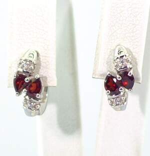 Серебряные серьги 925 пробы 2,94 г с мозамбикскими Гранатами и цирконами 0,9 карат Серебряные серьги 925 пробы 2,94 г с мозамбикскими Гранатами и цирконами 0,9 карат