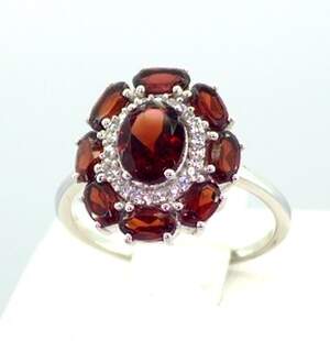 Серебряное кольцо 925 пробы 3,3 г с мозамбикскими Гранатами и цирконами 3,87 карат Серебряное кольцо 925 пробы 3,3 г с мозамбикскими Гранатами и цирконами 3,87 карат