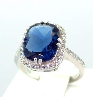 Серебряное кольцо 925 пробы 4,04 г с Флюоритом Блу Джон и цирконами 4,4 карат Серебряное кольцо 925 пробы 4,04 г с Флюоритом Блу Джон и цирконами 4,4 карат