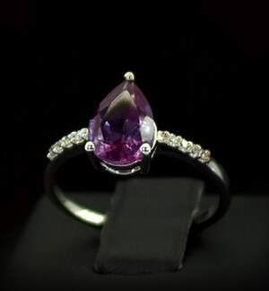 Серебряное кольцо 925 пробы 2,07 г с индийским Олександритом и цирконами 2,18 карат Серебряное кольцо 925 пробы 2,07 г с индийским Олександритом и цирконами 2,18 карат