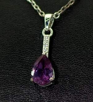 Серебряная подвеска 925 пробы 1,45 г с индийским Олександритом и цирконами 2,41 карат Серебряная подвеска 925 пробы 1,45 г с индийским Олександритом и цирконами 2,41 карат