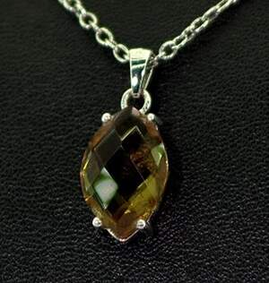 Серебряная подвеска 925 пробы 1,84 г с турецким Султанітом класса АААА 5,37 карат Серебряная подвеска 925 пробы 1,84 г с турецким Султанітом класса АААА 5,37 карат