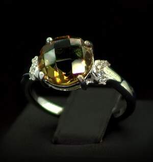 Серебряное кольцо 925 пробы 3,21 г с турецким Султанітом класса АААА и цирконами 3,61 карат Серебряное кольцо 925 пробы 3,21 г с турецким Султанітом класса АААА и цирконами 3,61 карат