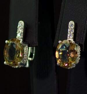 Серебряные серьги 925 пробы 3,79 г с турецкими Султанітами класса АААА и цирконами 3,84 карат Серебряные серьги 925 пробы 3,79 г с турецкими Султанітами класса АААА и цирконами 3,84 карат