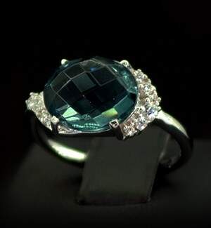 Серебряное кольцо 925 пробы 3,25 г с Топазом Лондон Блу со США та цирконами 4,15 карат Серебряное кольцо 925 пробы 3,25 г с Топазом Лондон Блу со США та цирконами 4,15 карат