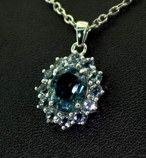 Серебряная подвеска 925 пробы 2,42 г с Топазом Лондон Блу со США та голубыми топазами 3,76 карат Серебряная подвеска 925 пробы 2,42 г с Топазом Лондон Блу со США та голубыми топазами 3,76 карат