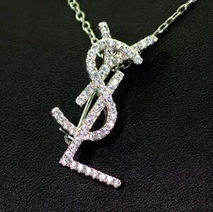 Серебряная брошь 925 пробы 6,16 г с цирконами 4,96 карат Серебряная брошь 925 пробы 6,16 г с цирконами 4,96 карат