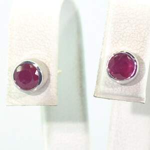 Серебряные серьги 925 пробы 1,93 г с африканскими Роял Рубінами класса AAAA 1,4 карат Серебряные серьги 925 пробы 1,93 г с африканскими Роял Рубінами класса AAAA 1,4 карат