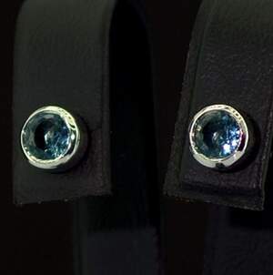 Серебряные серьги 925 пробы 1,87 г с Топазами Лондон Блу со США 0,7 карат Серебряные серьги 925 пробы 1,87 г с Топазами Лондон Блу со США 0,7 карат