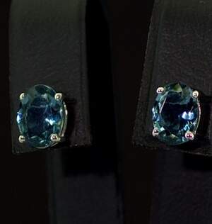 Серебряные серьги 925 пробы 1,68 г с Топазами Лондон Блу со США 1,65 карат Серебряные серьги 925 пробы 1,68 г с Топазами Лондон Блу со США 1,65 карат