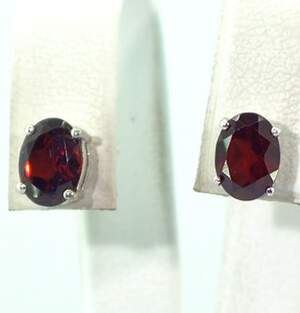 Серебряные серьги 925 пробы 1,96 г с мозамбикскими Гранатами 3 карат Серебряные серьги 925 пробы 1,96 г с мозамбикскими Гранатами 3 карат