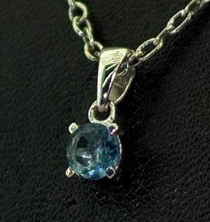 Серебряная подвеска 925 пробы 0,51 г с Топазом Лондон Блу со США 0,35 карат Серебряная подвеска 925 пробы 0,51 г с Топазом Лондон Блу со США 0,35 карат