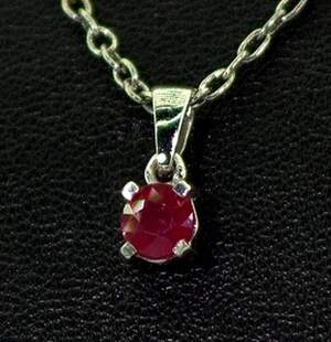 Серебряная подвеска 925 пробы 0,53 г с африканским Роял Рубіном класса АААА 0,96 карат Серебряная подвеска 925 пробы 0,53 г с африканским Роял Рубіном класса АААА 0,96 карат