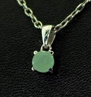 Серебряная подвеска 925 пробы 0,45 г с бразильским Смарагдом класса АААА 0,4 карат Серебряная подвеска 925 пробы 0,45 г с бразильским Смарагдом класса АААА 0,4 карат