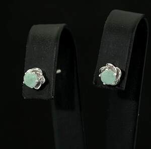 Серебряные серьги 925 пробы 1,67 г с бразильскими Изумрудами класса АААА 0,53 карат Серебряные серьги 925 пробы 1,67 г с бразильскими Изумрудами класса АААА 0,53 карат