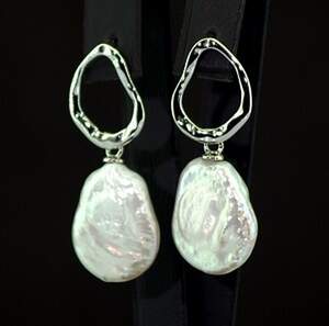 Серьги у покрытии родием з Перлинами 28,8 карат Серьги у покрытии родием з Перлинами 28,8 карат