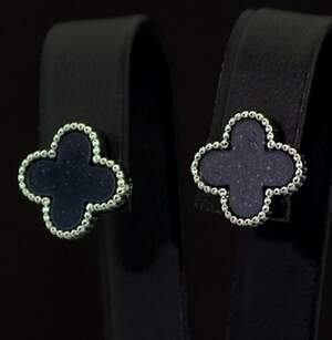 Комплект у покрытии родием з емаллю: колье 41+5 см та сережки Комплект у покрытии родием з емаллю: колье 41+5 см та сережки