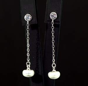 Серебряные серьги 925 пробы 2,27 г с Перлинами и кристаллами 5,45 карат Серебряные серьги 925 пробы 2,27 г с Перлинами и кристаллами 5,45 карат