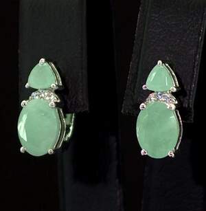 Серебряные серьги 925 пробы 2,8 г с бразильскими Изумрудами класса AAAA и цирконами 2,98 карат Серебряные серьги 925 пробы 2,8 г с бразильскими Изумрудами класса AAAA и цирконами 2,98 карат