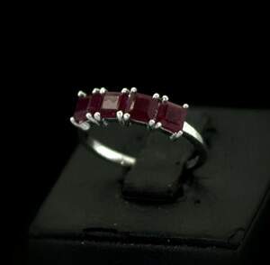 Серебряное кольцо 925 пробы 1,72 г с африканскими Роял Рубінами класса АААА 2,15 карат Серебряное кольцо 925 пробы 1,72 г с африканскими Роял Рубінами класса АААА 2,15 карат