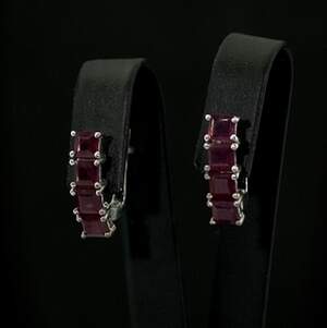 Серебряные серьги 925 пробы 3,51 г с африканскими Роял Рубінами класса АААА 4,29 карат Серебряные серьги 925 пробы 3,51 г с африканскими Роял Рубінами класса АААА 4,29 карат