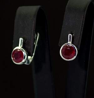 Серебряные серьги 925 пробы 3,27 г с африканскими Роял Рубінами класса АААА 2,6 карат Серебряные серьги 925 пробы 3,27 г с африканскими Роял Рубінами класса АААА 2,6 карат