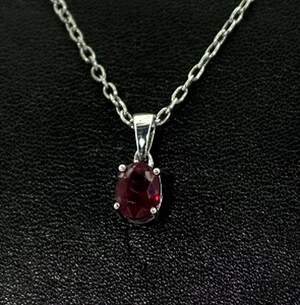 Серебряная подвеска 925 пробы 0,9 г с африканским Роял Рубіном класса АААА 1,83 карат Серебряная подвеска 925 пробы 0,9 г с африканским Роял Рубіном класса АААА 1,83 карат