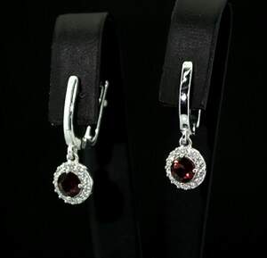 Серебряные серьги 925 пробы 3,13 г с мозамбикскими Гранатами и цирконами 2,13 карат Серебряные серьги 925 пробы 3,13 г с мозамбикскими Гранатами и цирконами 2,13 карат