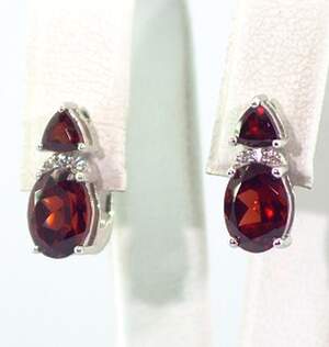Серебряные серьги 925 пробы 3,03 г с мозамбикскими Гранатами и цирконами 3,48 карат Серебряные серьги 925 пробы 3,03 г с мозамбикскими Гранатами и цирконами 3,48 карат