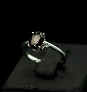 Серебряное кольцо 925 пробы 1,66 г с мозамбикским Гранатом 1,37 карат Серебряное кольцо 925 пробы 1,66 г с мозамбикским Гранатом 1,37 карат