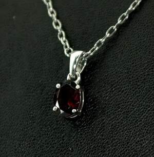 Серебряная подвеска 925 пробы 0,87 г с мозамбикским Гранатом 1,56 карат Серебряная подвеска 925 пробы 0,87 г с мозамбикским Гранатом 1,56 карат