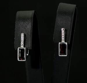 Серебряные серьги 925 пробы 2,48 г с мозамбикскими Гранатами и цирконами 1,39 карат Серебряные серьги 925 пробы 2,48 г с мозамбикскими Гранатами и цирконами 1,39 карат