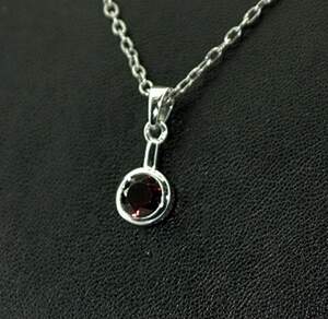 Серебряная подвеска 925 пробы 1,15 г с мозамбикским Гранатом 1,04 карат Серебряная подвеска 925 пробы 1,15 г с мозамбикским Гранатом 1,04 карат