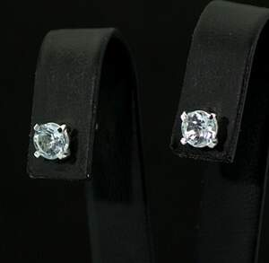 Серебряные серьги 925 пробы 1,35 г со швейцарскими Топазами 1,16 карат Серебряные серьги 925 пробы 1,35 г со швейцарскими Топазами 1,16 карат