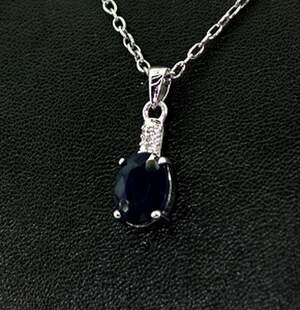 Серебряная подвеска 925 пробы 1,65 г со шри-ланкийским Сапфіром класса АААА и цирконами 3,25 карат Серебряная подвеска 925 пробы 1,65 г со шри-ланкийским Сапфіром класса АААА и цирконами 3,25 карат