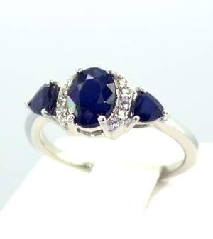 Серебряное кольцо 925 пробы 2,83 г со шри-ланкийскими Сапфірами класса АААА и цирконами 2,44 карат Серебряное кольцо 925 пробы 2,83 г со шри-ланкийскими Сапфірами класса АААА и цирконами 2,44 карат