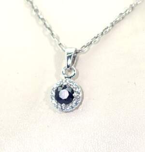 Серебряная подвеска 925 пробы 0,85 г со шри-ланкийским Сапфіром класса АААА и цирконами 0,87 карат Серебряная подвеска 925 пробы 0,85 г со шри-ланкийским Сапфіром класса АААА и цирконами 0,87 карат