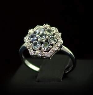 Серебряное кольцо 925 пробы 2,48 г с Танзанітами Монера та фианитами 0,77 карат Серебряное кольцо 925 пробы 2,48 г с Танзанітами Монера та фианитами 0,77 карат