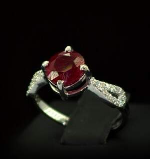 Серебряное кольцо 925 пробы 2,42 г с Рубінами класса АААА 3,04 карат Серебряное кольцо 925 пробы 2,42 г с Рубінами класса АААА 3,04 карат