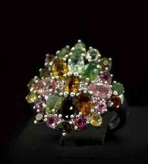Серебряное кольцо 925 пробы 5,46 г с бразильскими Турмалінами и фианитами 4,65 карат Серебряное кольцо 925 пробы 5,46 г с бразильскими Турмалінами и фианитами 4,65 карат