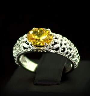 Серебряное кольцо 925 пробы 3.4 г с Цитрином Мадейра 0,95 карат Серебряное кольцо 925 пробы 3.4 г с Цитрином Мадейра 0,95 карат