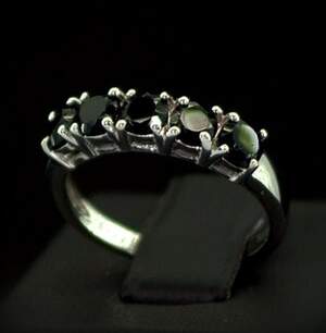 Серебряное кольцо 925 пробы 2,35 гр. с черной мадагаскарской Шпинелью и топазами из США 1,65 карат Серебряное кольцо 925 пробы 2,35 гр. с черной мадагаскарской Шпинелью и топазами из США 1,65 карат