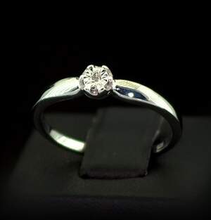Серебряное кольцо 925 пробы 1,75 гр. с африканскими Бриллиантами VVS1 0,01 карат Серебряное кольцо 925 пробы 1,75 гр. с африканскими Бриллиантами VVS1 0,01 карат