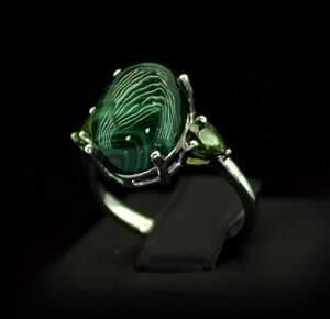 Серебряное кольцо 925 пробы 4 гр. с Малахитом и Хромдипсидом 9,97 карат Серебряное кольцо 925 пробы 4 гр. с Малахитом и Хромдипсидом 9,97 карат