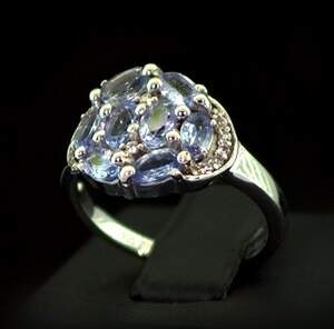 Серебряное кольцо 925 пробы 3,95 г с Танзанітами класса АААА 2,06 карат Серебряное кольцо 925 пробы 3,95 г с Танзанітами класса АААА 2,06 карат