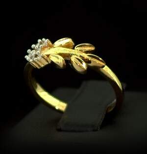 Серебряное кольцо 925 пробы 2,65 гр. с африканскими Бриллиантами VVS1 0,08 карат Серебряное кольцо 925 пробы 2,65 гр. с африканскими Бриллиантами VVS1 0,08 карат
