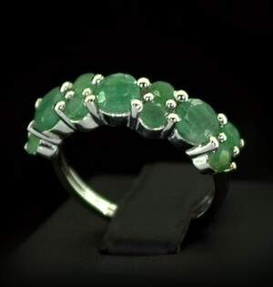 Серебряное кольцо 925 пробы 3,12 гр. с индийским Изумрудом класса АААА 2,05 карат Серебряное кольцо 925 пробы 3,12 гр. с индийским Изумрудом класса АААА 2,05 карат
